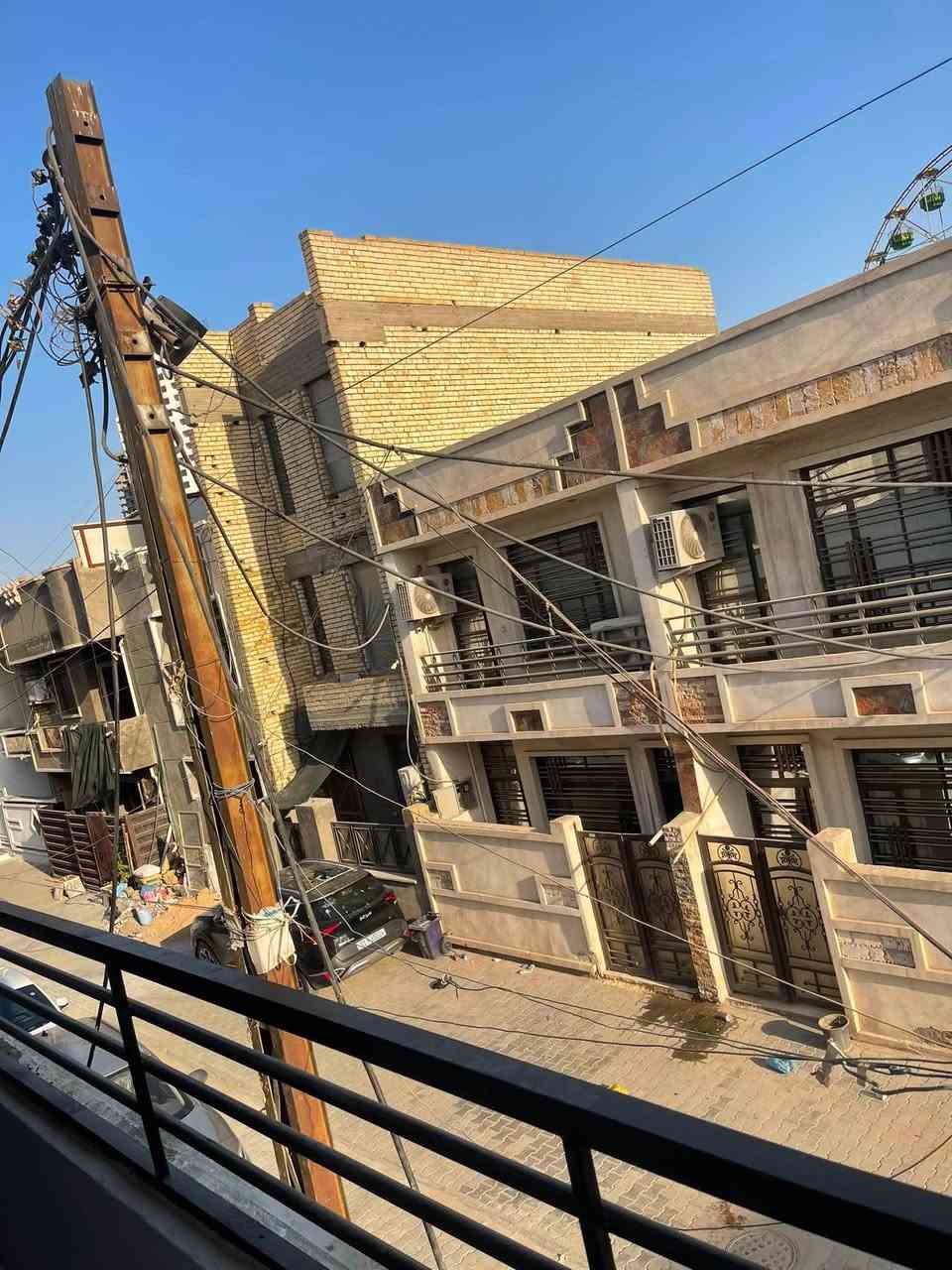 السلام عليكم 

دار للبيع  بناء حديث ٢٠٢٦ زيرو ممسكون 
السماحة ٨٠ متر سند ٢٥ فرع عريض خدمات كاملة كهرباء ماء انترنيت  موقعة حي العدل خلف بانزين خانة الؤلؤة  
للاستفسار ***********
