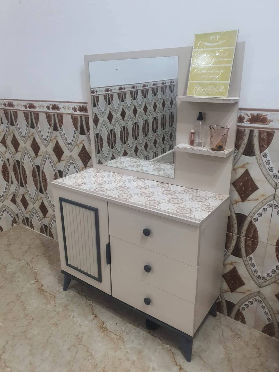 غرفه خمس قطع نضيفه غرفه تركي درجه اوله 
 سعر خاص لتواصل خاص رقمي ***********
