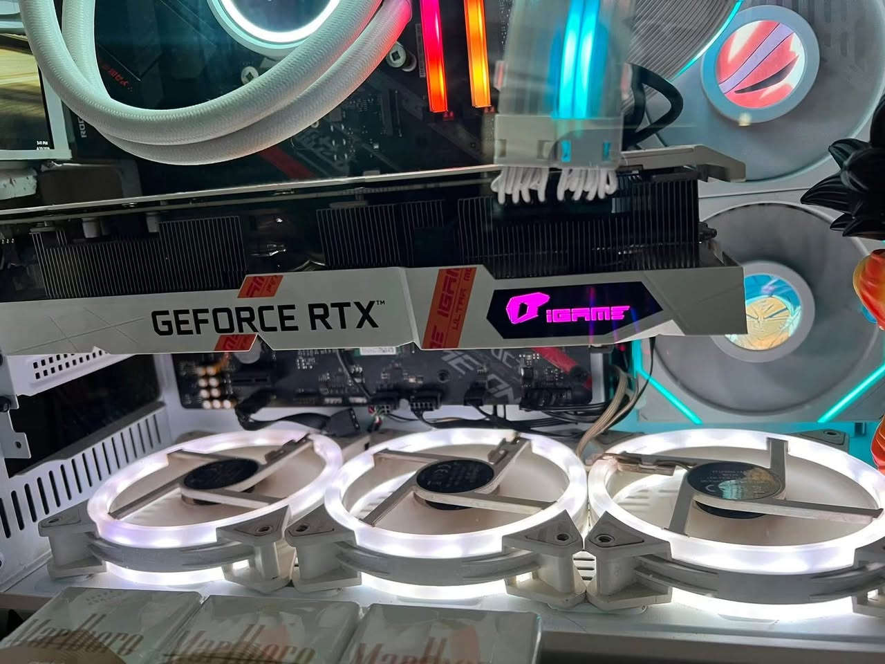 معالج Cpu : cori 7 10th 10700
كارت شاشةGpu : igame colorful 3070ti 
 رامات Ram : auras 8*2 3333mhz 
 المبرد Cpu cooler : deep cool v2 240mm
 المذر بورد M.B B460 H high performance 
باور سبلاي P.s 1000 msi
شاشة صغيرة داخل الكيسDisplay 7inch 60hz touchscreen 
 شاشة Display 27 inch 120hs 1080 sades

 Samsung Odyssey G7 32inch شاشة

SSD m.2 1T واحد تيرا
Hard 4T الهارد ٤ تيرا 
الكيس Case : xigmatich aquaris plus 

‏Extinction cabel for gpu and cpu power عدد ٢
Van lianle 3 display  ٣ مراوح ليان لي ام شاشة 

keyboard كيبورد مرتب وايرلس 

Shortcuts panel زر اختصارات ابو ٦
Camera emeet 4K كاميرا

headphones razer سماعات رايزر 

microphone Fountechمايكروفون من شركة فاونتك 

ميز ١٢* ٦٠
microphone Fountechمايكروفون من شركة فاونتك 

ميز ١٢* ٦٠

#ملاحظة ابيع شلع ما ابيع قطع 
اسباب البيع ماعندي مجال الها لان موظف وصاحب دوام 
الاستفسار 
سعر ٢.٢٥٠.٠٠٠ مليونين و٢٥٠ 

***********
