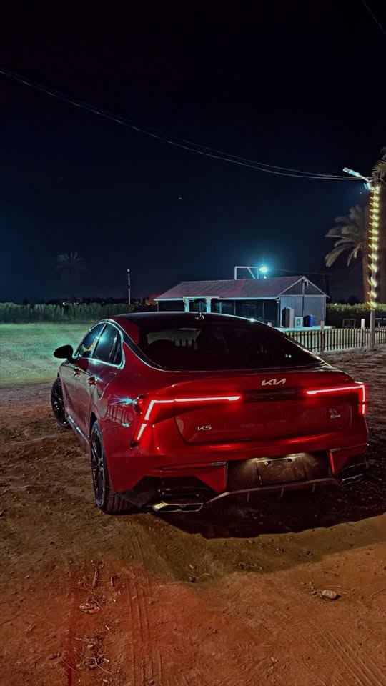 للبيع KIA K5 GT (2500T🚀🔥) 2025 بدون رقم حره تترقم جميع المحافظات
السعر  (215 وبيها مجال للشراي ) 
إذا تدور على سيارة تجمع الهيبة، الفخامة والأداء... هاي ال K5 GT غير شكل 
فول مواصفات للاخير 1/1 مو جيتي عاديه 
وارد امريكي ( بيها صبغ بابتين  وشويه من الجاملغ ) 
لون ماروني مميز 
المواصفات: 
بانوراما 
داخليه جلد رياضي 
كراسي كهرباء 
تبريد + تدفئه كراسي 
Apple CarPlay / Android Auto
شحن لاسلكي 
تشغيل عن بعد 
مفتاح ذكي
Auto Hold 
كاميرات 360 عدد 5 
حساسات امامي خلفي جانبي 
رادار  + مثبت سرعه متكيف 
إضاءه LED 
وبعد بيها كلش هواي مواصفات فول الفول 
مكاني بغداد الدوره *********** / ***********

نص مكتوب في الصور:
- SAHL HAMUDI