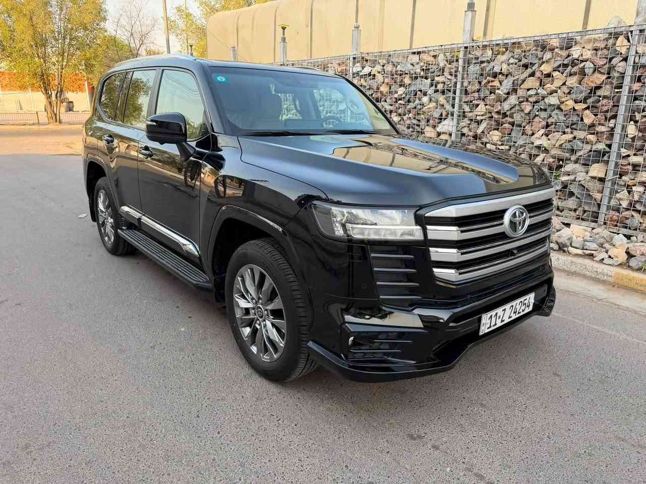 لاند كروز بريم اصل شرط لمتدد فول 
موديل 24 جديده جدآ و مغلفه ببي اف ب كامل درجه اولى ضمان عشر سنوات 
سياره ماشيه 9 الف كم 
موصفات فول 1/1 
مكاني بغداد حي لاعلام 
رقمي *********** 
السعر 665 مجال بسيط
