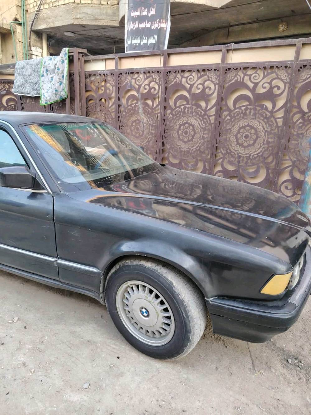 سلام عليكم Bmw735 محرك مفتوح كير جديد اكسل وايرفلو جدد حداديه من طول للطول جديده سياره جاهزه منضومه تبريد كاملة فقط الكتف مال الفان مال تبريد شغل وطلع وين متريد رقم بغداد تحويل مباشر سنويه لل27 ماعليها كلشي مكانها بغداد زعفرانيه موديل 93