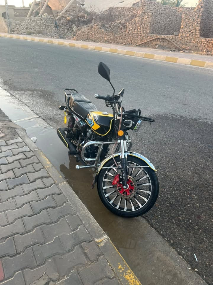 السلام عليكم للبيع ماطور سونك زنجيل موديل ٢٥بعده جديد كلشي مايعوزه السعر ٩٨٠وبيً مجال المكان رأوه للتصال ***********
