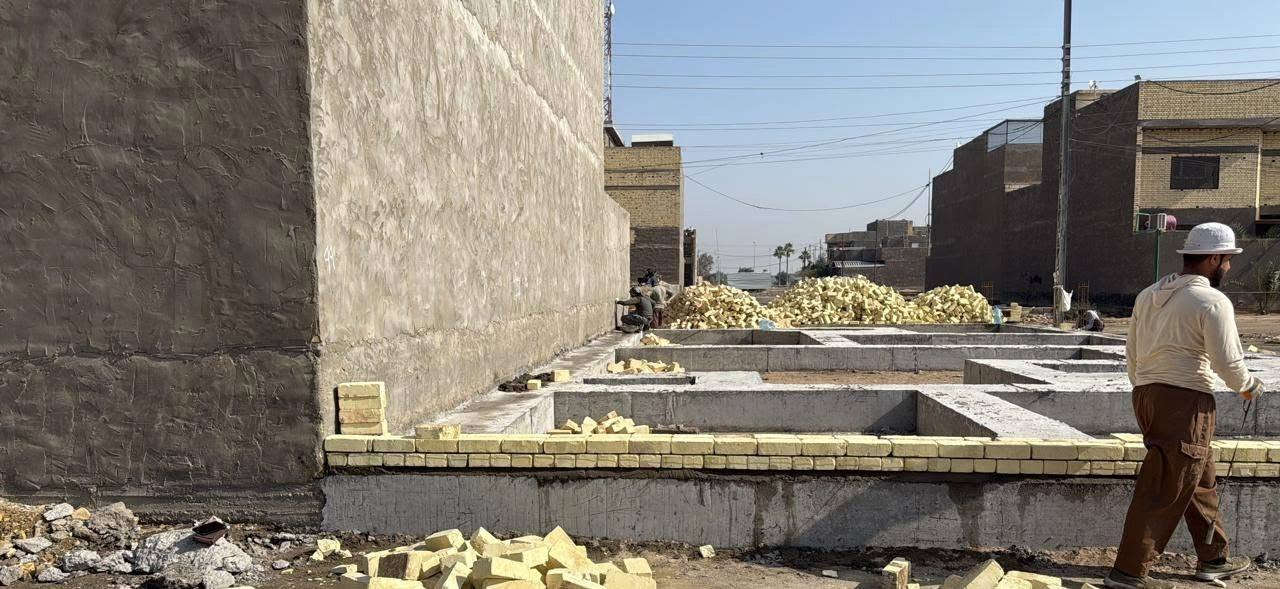 هاذي أحد عمالي من البناء في الكوت مع اخوكم أبو حسين الخلفه للبناء ***********

نص مكتوب في الصور:
- CAMON 30 • 23mm f/1.88 1/434s ISO50
- CAMON 30 23mm f/1.8 1/1845s ISO50
- CAMON 30 23mm f/1.8 1/1536s ISO53