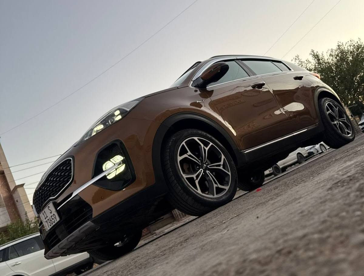 السلام عليكم…
Kia Sportage SX

موديل: 2020

الرقم: بغداد

المحرك: 2.0T-GDI

المواصفات:

* الفئة SX فول سبورت بانوراما

* كير 6 نمر

* بصمة تشغيل

* بصمات أبواب وجنطة

* سايد بريك بصمة

* نظام ترحيب عند الاقتراب

* شيفتات سرعة

* مثبت سرعة

* توقف ذاتي

* 3 وضعيات قيادة (نورمال، اقتصادي، سبورت)

* رادار أمامي وخلفي

* حساسات أمامية وخلفية

* نقطة عمياء

* كاميرا تدور بحركة المقود

* المرايا شفط كهربائي

* إشارات بالمرايا

* الجنطة شفط كهربائي

* جنطة ذكية تفتح عند الاقتراب

* كشنات أمامية كهربائية

* كشنات جلد

* كشنات حار / بارد

* تدفئة مقود

* نظام مناخ منفصل

* مقود حرف D

* تحكم جهتين بالمقود

* شاشة أعطال

* شاشة كبيرة

* أوتو دم

* نظام منحدرات

* مانع انزلاق

* تحديد مسار

* ويل 19

* بدلات نيكل

* 8 سماعات دمام

* نظام حكاية

* 12 وسادة هوائية في الجسم والكشنات

* شاحن وايرلس

* 3 منافذ طاقة ومنفذ USB

* LED ليلي نهاري

* بروجيكتورات

* اريل نكفيشن

* 4 ويل كروم

* ماشية 70.000
السعر من الاخير 17000 $ يعني 170 ورقة 
بغداد الكرخ 
***********
