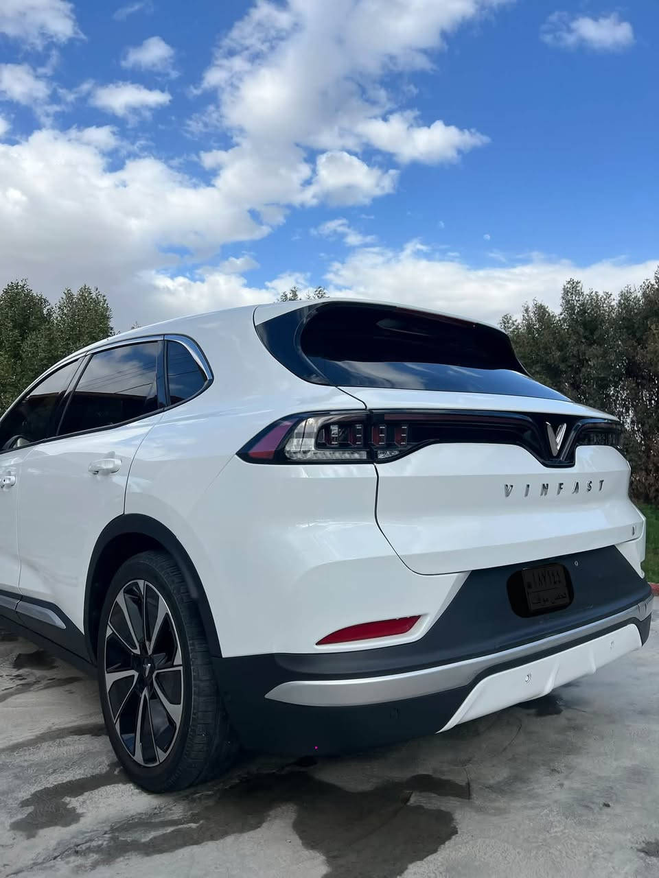 فين فاست VF8 بلس 2024  VinFast VF8 Plus
كهربائية بالكامل
الموديل: 2024
الممشى: 14 ألف ميل
الدفع: رباعي 4X4
البطارية: 87.7 كيلوواط
المدى: 450 كم بالشحنة الواحدة
القوة: 402 حصان
العزم: 620 نيوتن متر
التسارع 0–100 كم/س: 4.4 ثانية
المواصفات:
قيادة ذاتية
5 كاميرات مع رؤية 360 درجة
اصطفاف ذاتي
تنبيه الخروج عن المسار
4 مقاعد تدفئة وتبريد
سقف بانوراما
إنارة محيطية
صندوق كهربائي
Wi-Fi
رقم أربيل
للبيع او المراوس
السعر: 220
للاستفسار: ***********
