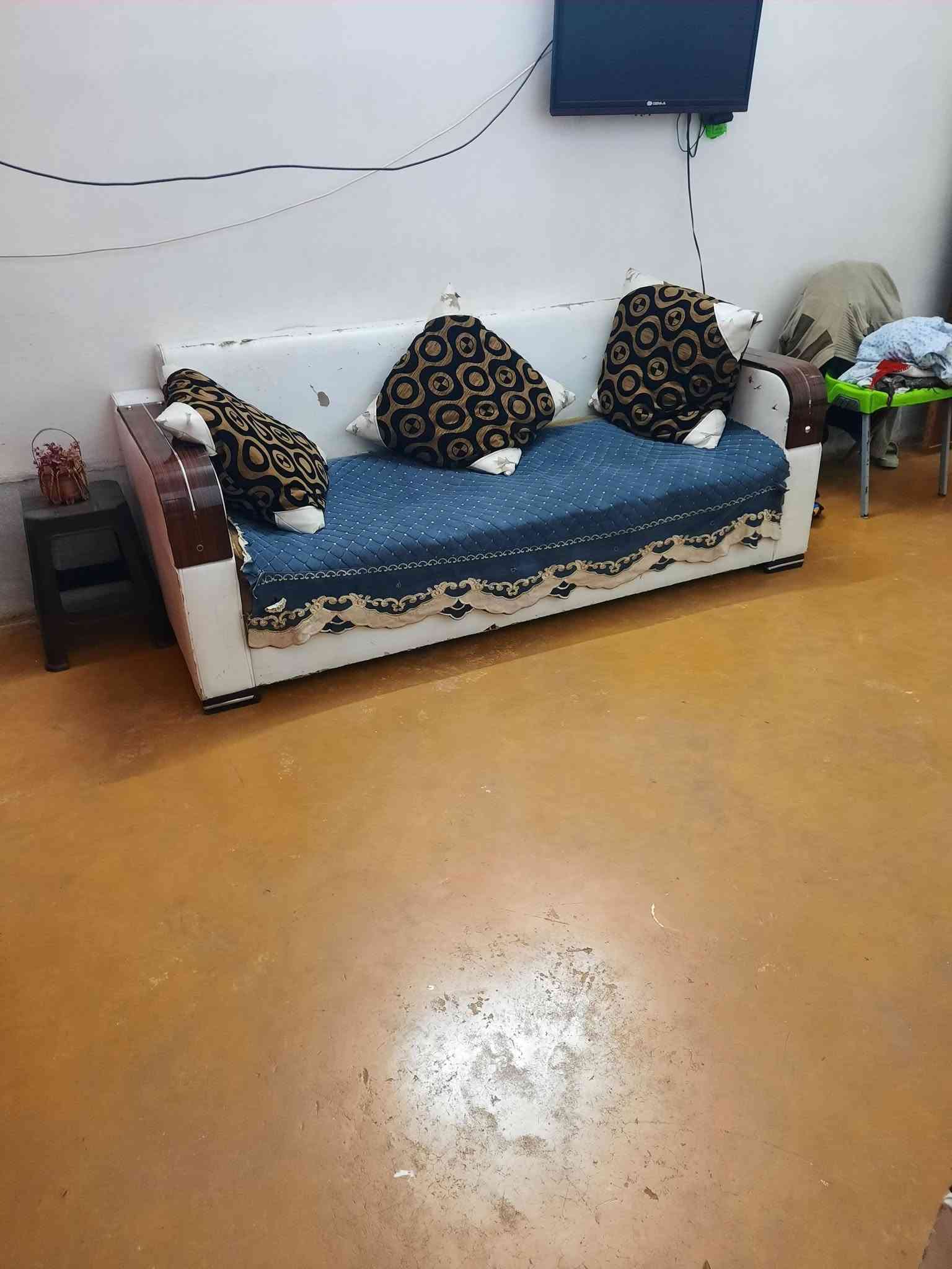 سرير عدد 2 خشب نوعيه جيده سعر الواحد 25000
طباخ كهربائي نوعية ممتازه نوع BM ب25000
بوفيه مع سرير ومعرض عمل (حطاطه) ب225000
كاونتر سوگي ب200000
تلفزيون نوع DENKA حجم 32الحاله جيده جدا ب90الف وبيه مجال بسيط
بلي ستيشن 2 حاله جيده جدا مع يدات ب50000
تخم قنفات ب100الف وبيه مجال بسيط
بايسكل حجم 16 بعده بنظافته يعني جيد جدا ب75الف وبيه مجال بسيط
گشر ثلاجه صغيره نوعيه امريكيه بس نقص ماطو ب25000
للاستفسار على الرقم
***********
***********
