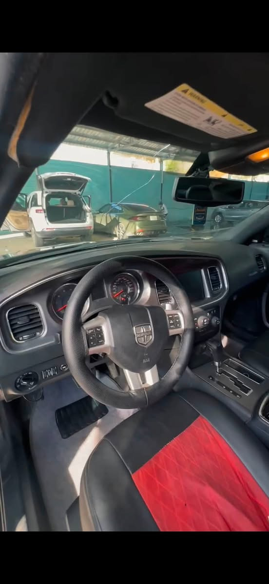 دۆج چارجەر SRT 2014 - نرخ ٦٨ محه مه له يان گؤربنه وه هێز و جوانی
سەیارەیەکی فول مەواسەفات و بەهێز بۆ ئەوانەی بەدوای خێرایی و شێوازی تایبەتدا دەگەڕێن.
 ليزه ري دوبه ي مەکینە: 8 بستۆن (8-hime) بەتوانا و بێ کێشە
 مۆدێل: 2014
 ڕەنگ: ڕەشی بریقەدار
 تایبەتمەندییەکان: فول مەواسەفات (فول فول)شوين سؤران ژماره ي وه تساب ***********
تيل كردن ***********

