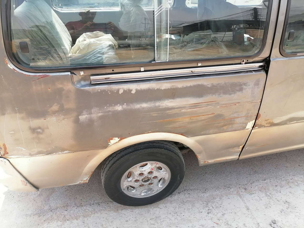 اخوان السلام عليكم
بريجو سياحي موديل ٢٠٠١ رقم بغداد 
السياره متروكه ينرادلها ترتيب
مكينه بيها تبخير و اكسل بي ونه و الباقي تجي و شوفة عينك مكانها الفلوجة سعرها ٦٥ و بي مجال
*********** بي واتس آب
