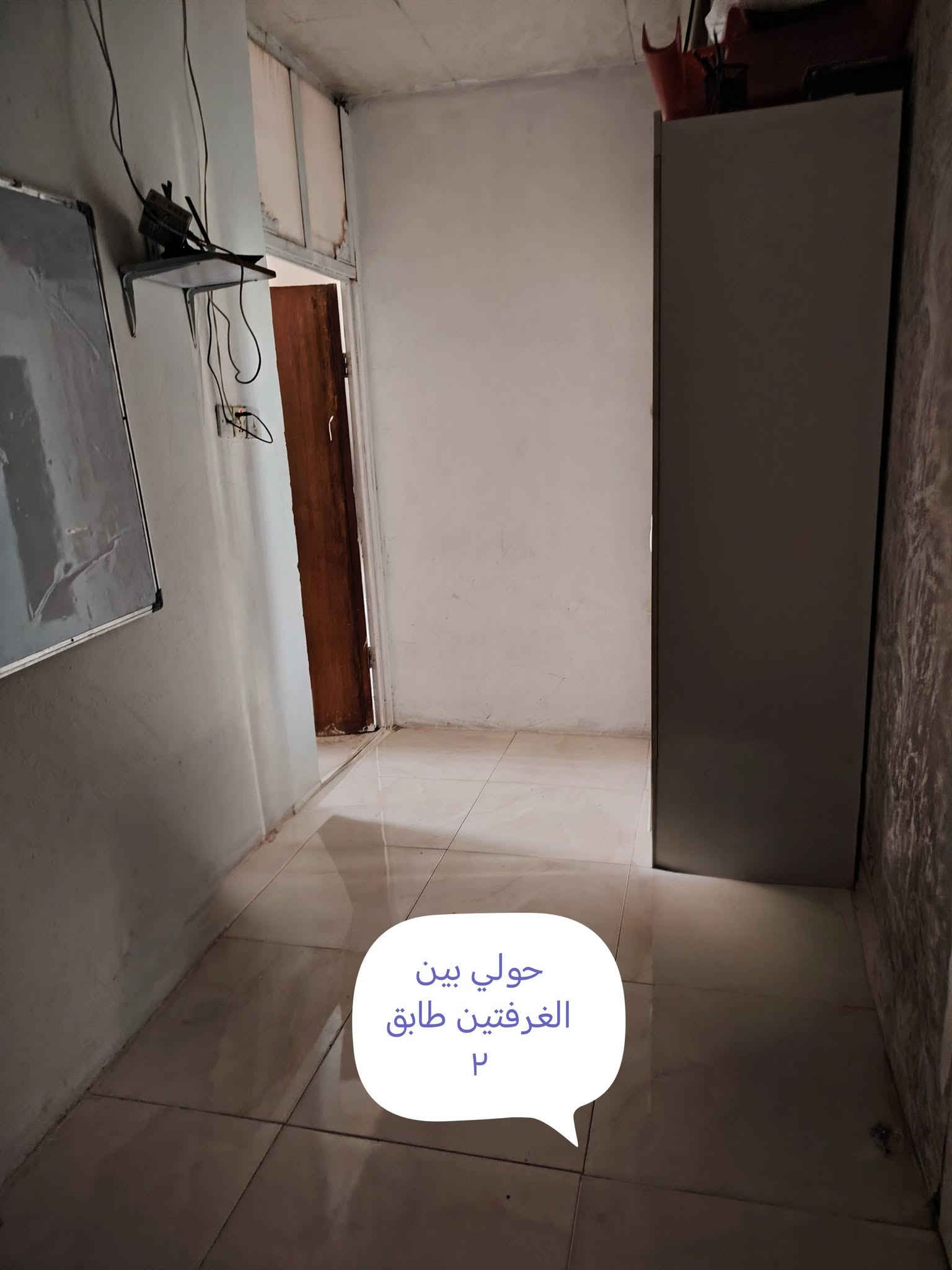 بيت 50  متر طابقين  للايجار  
الطابق الأول ( هول و مطبخ جبير وترك خلفي وصحيات) 
الطابق الثاني ( غرفتين وحده منهن بيها حمام وهول زغير بيناتهن )  لطفا كون عائلة زغيره و ايجاره  250  قفل  سكينه شارع شعلان ابو الغاز ع الشارع العام ***********

نص مكتوب في الصور:
- الهول
- حديقة داخلية
- ممر اتجاه الصحيات
- صحيات الطابق ١
- المطبخ
- باب الترك الخلفي
- حولي بين الغرفتين طابق ٢
- الدرج للطابق الثاني