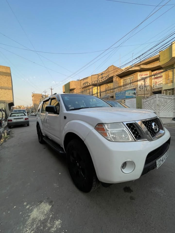 السلام عليكم نيسان بافندر 2008 وراد امريكي حادثها جاملغ خلفي بدون دواخل صبغ بيها قطع ابيع حزام 
بسمي تحويل ثاني يوم هزة ورقم وسنويه كله جديد 
السياره بيها منضومة غاز 
صندوك كهرابائي 
تبريد منضومة كله جديدة 
تخم تاير
شاشه اندرويد 
كامره خلفيه  
حداديه جديده 
7 راكب 
مكينه وكير على الفحص 
السعر 74 وبيها مجال 
العنوان بغداد بلديات 
الرقم *********** اقره المنشور وخابر التفاصيل كلها مكتوبه
