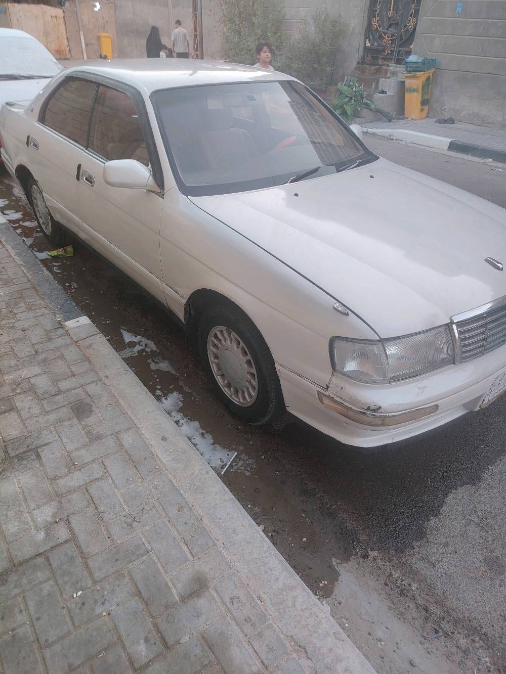 سلام عليكم كراون بطه فصل  لون لؤلؤي موديل 93 كير مكينه جدد تبريدهه عوزه بس بوريات كبريسر شغال  بديهه حلوو سنويتهه مامنتهيه  كهربائيات كلهه شغاله حداده نعمه من الله سعر45 وبيه مجال
+964 771 828 3298
ممكن تذكر شنو الفئة/الموديل الكامل للكرون بالضبط؟ يعني بطّه فصل شنو نوعها أو مواصفاتها؟: 
ماعدي معرفه بيهه 
وين موقع السيارة هسه؟ بأي محافظة/منطقة حتى المشتري يعرف يجي يشوفها؟: 
البصره القبله
هل السيارة بيها أي صرفيات أو عيوب ثانية غير الباوريات والكمبريسر، مثل بالماكينة أو القير أو الشاصي؟: 
بس هاذ بيهه
البيع نهائي لو بيه مجال للمساومة؟ وإذا تحب، شكد أقل سعر توصل له؟: 
40وبيه 