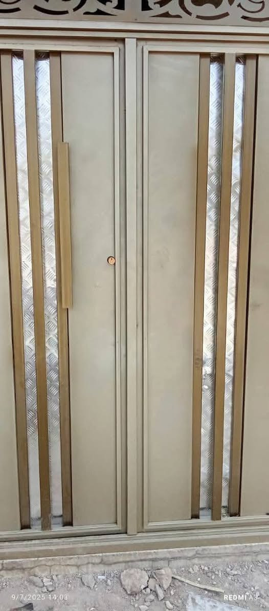 سلام عليكم حدادة عامة متنقلة جميع مناطق بغداد  انسب الاسعار نوصلك لباب بيتك ‏‪ داخل وخارج بغداد ابو علي الحداد ‏‪***********‬‏

نص مكتوب في الصور:
- 9/7/2025 14:03 REDMI A3