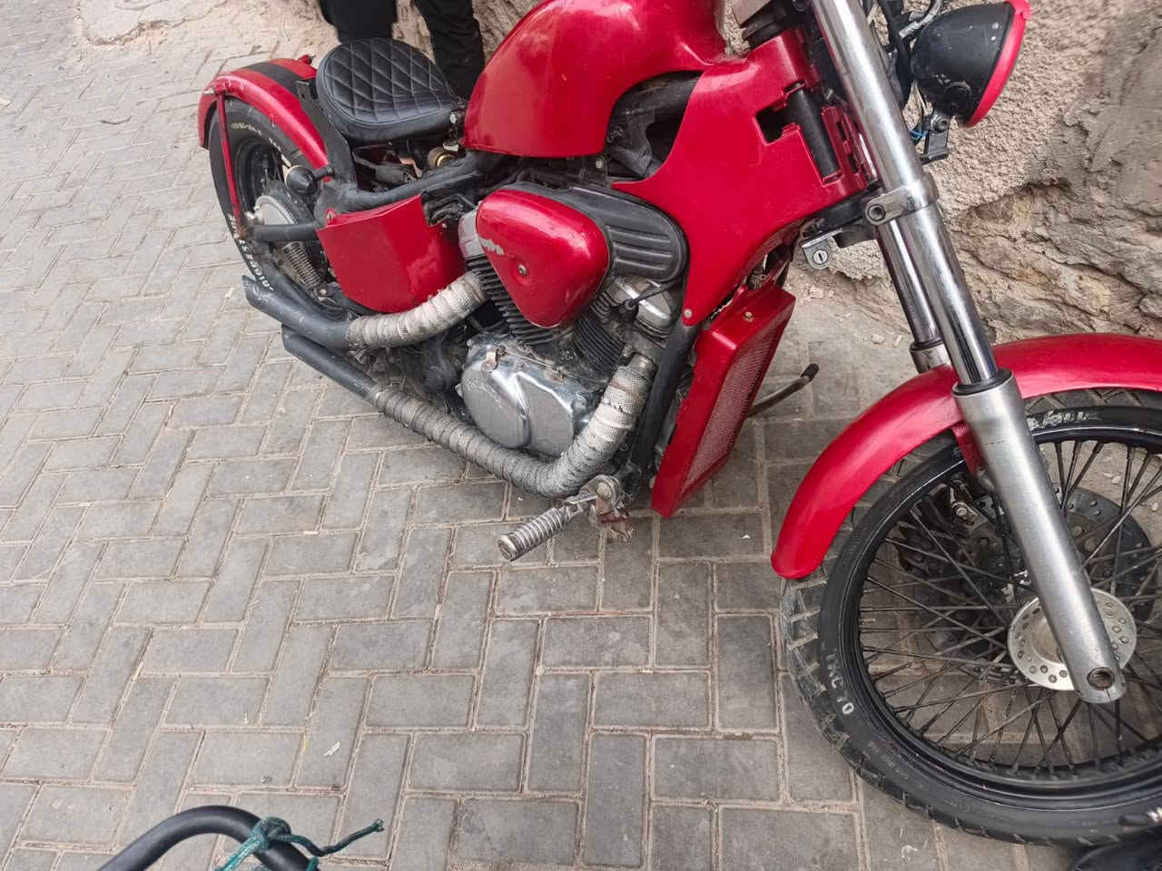 السلام عليكم  اخي العزيز.   دراجه هارلي ستد ببر 400 مديل 2001   دراجه كلش حلوه ونصبته مخيفه بل شارع.         دراجه كهربايت شغاله مم لايتات وشاير خلفيه دراجه عوزه اشوه ترتيب اوني امنت تعبان بيه قبل فتره ادامه مسويله (وراق فقط بيع وشره ) ملاحضه اسعر 1225 بيه مجال فقط الشراي *********** الواتساب حاب ينتصل (مكاني بغداد)
