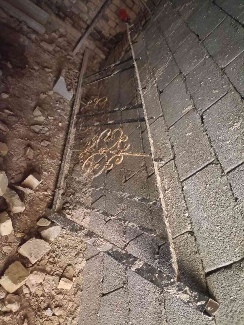 بيبان نضيفه ومحجر درج وباب محل ***********
