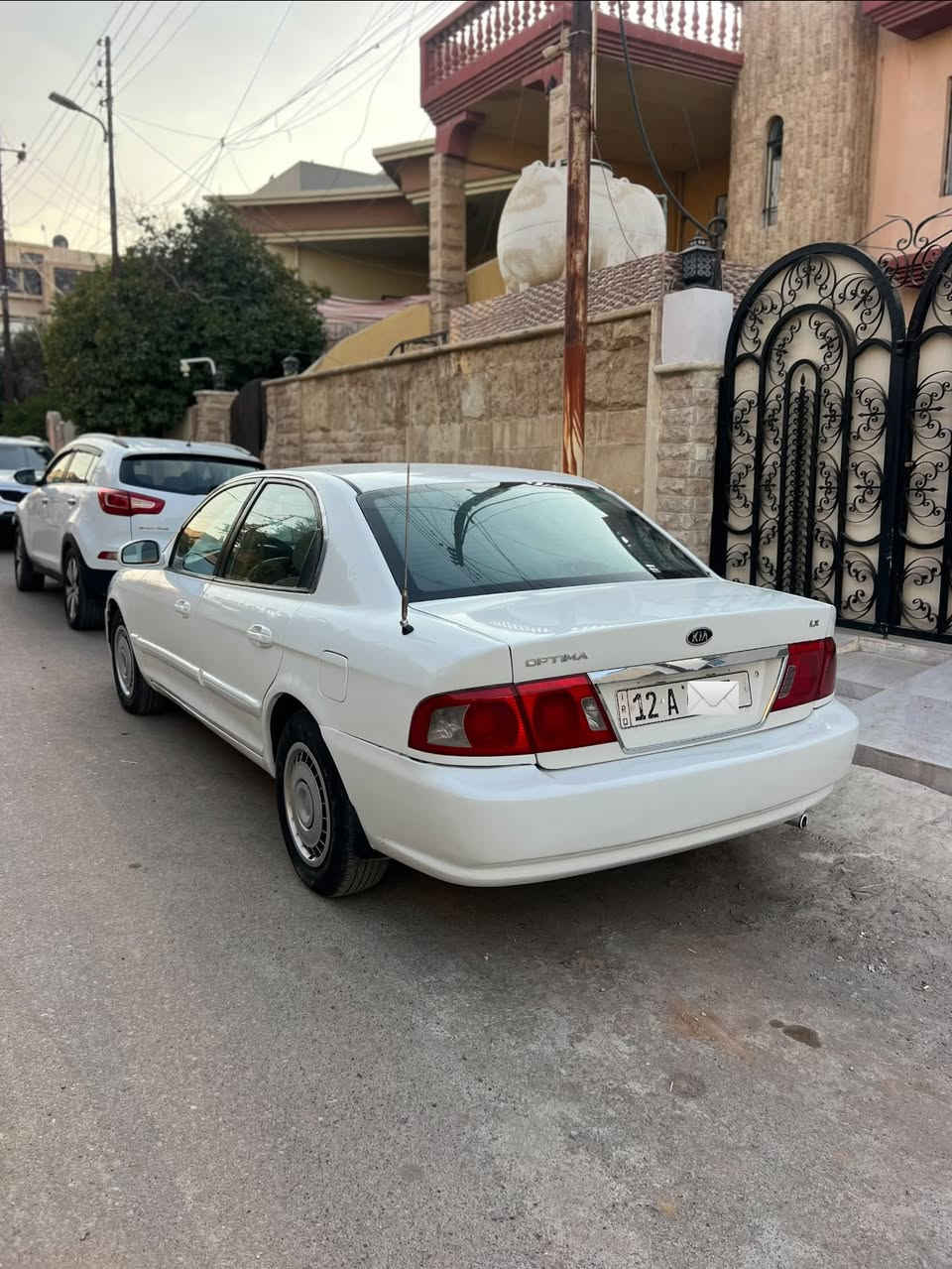 كيا اوبتيما سعر 54
كيا اوبتيما موديل 2005 كير توماتيك تبريد ثلج تدفئة كوبون بانزين بيها سيارة جاهزة نظيفة بسمي هزة رقم سنوية جديد 
جامات كهرب مري كهرب شاشة طخم تواير جديد 
محرك 4 سلندر 2000 دوش المحرك والكير شرط
للاستفسار
 ***********
