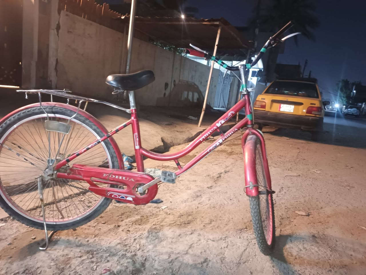 بايسكل بناتي للبيع حجم 26 يحتاج  جوبات للتايرات فقط بايسكل نظيف احلة من الصور المكان بغداد حي اور الرقم***********
