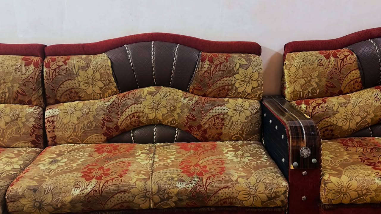 السلام عليكم
طخم قنفات للبيع جديد 
للاستفسار ع الرقم،***********
