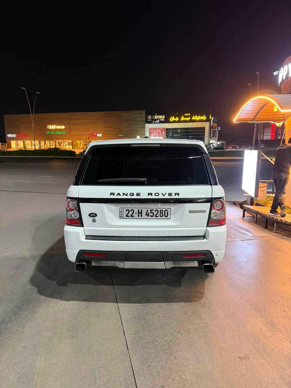 👑 للبيع أو مراوس (بدون فرق)
رانج روفر أوتوبيوغرافي سوبرتشارجد 2013
(Range Rover Autobiography Supercharged)

السيارة بحالة الشركة (جديدة جداً) - خليجي وكالة سردار 

السعر 150ورقه 

🔹 حالة البدن والميكانيك:
 البودي: مكفول بالكامل (بدون صبغ / بدون بارد / بدون تبديل قطعة).
 المحرك والكير: بلادي وعلى الشرط.
 السيارة جاهزة: عليها إدامة كاملة، بدون أي نقص، وتبريد ثلج.
🔹 أبرز المواصفات:
 📺 الترفيه: شاشات خلفية + شفتات ستيرن.
 📷 الأمان: 5 كاميرات + حساسات أمامي وخلفي.
 🔑 النظام: 5 بصمات.
 🛋️ الداخلية: جلد لونين + كشنات خزن 3 وضعيات.
 💡 الإضاءة: عدسات متحركة.
 🎈 التعليق: نظام جكات (هيدروليك) يعمل بكفاءة.
 ❄️ التكييف: قطعتين تبريد ممتاز.
 🚗 إضافات أخرى: فتحة سقف / صندوق كهرباء / مري قلاب / تخم تاير جديد.
📄 التفاصيل والملكية:
 الرقم: أربيل (بإسمي - التحويل ثاني يوم).
 العنوان: بغداد - حي الجامعة.
 رقم التواصل: 📞 ***********
(بالعافية على صاحب النصيب)
