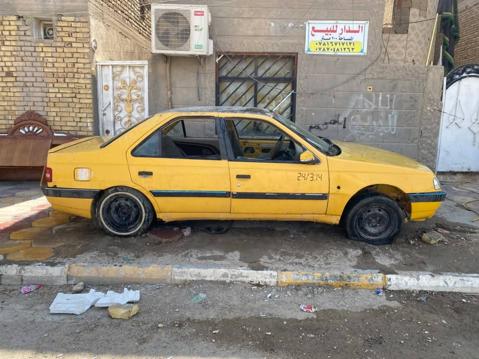 مديل2016—— بيجو405.      (السعر12 ورقه)
مكينتها ادخن ويرادلها ترتيب دواخلها كلهن موجودات كهربائياتها كلهن شغالات تايرات اربعتهن طك كارتون مكاني ناصريه مركز 
/////////
***********
