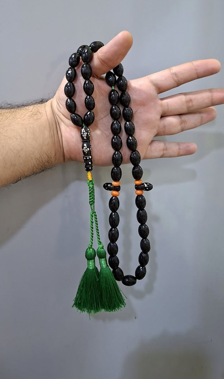 يا الله … 🤲
يسر حجازي قديم انتيك… 📿💯
لبه ساده 43 خرزه نضافه تامه… 
فواصل مرجان… وزن صافي السبحه 58 غرام… 

ملاحظة ابيع شرط يسر حجازي قديم خلاف الكلام ترجع 

الشراي فقط يتواصل خاص ... 
ما راوس بيع فقط احبتي الغالين ...

 تواصل واتساب او على رقم ***********..
يوجد توصيل كافه محافظات العراق. 🚛...
