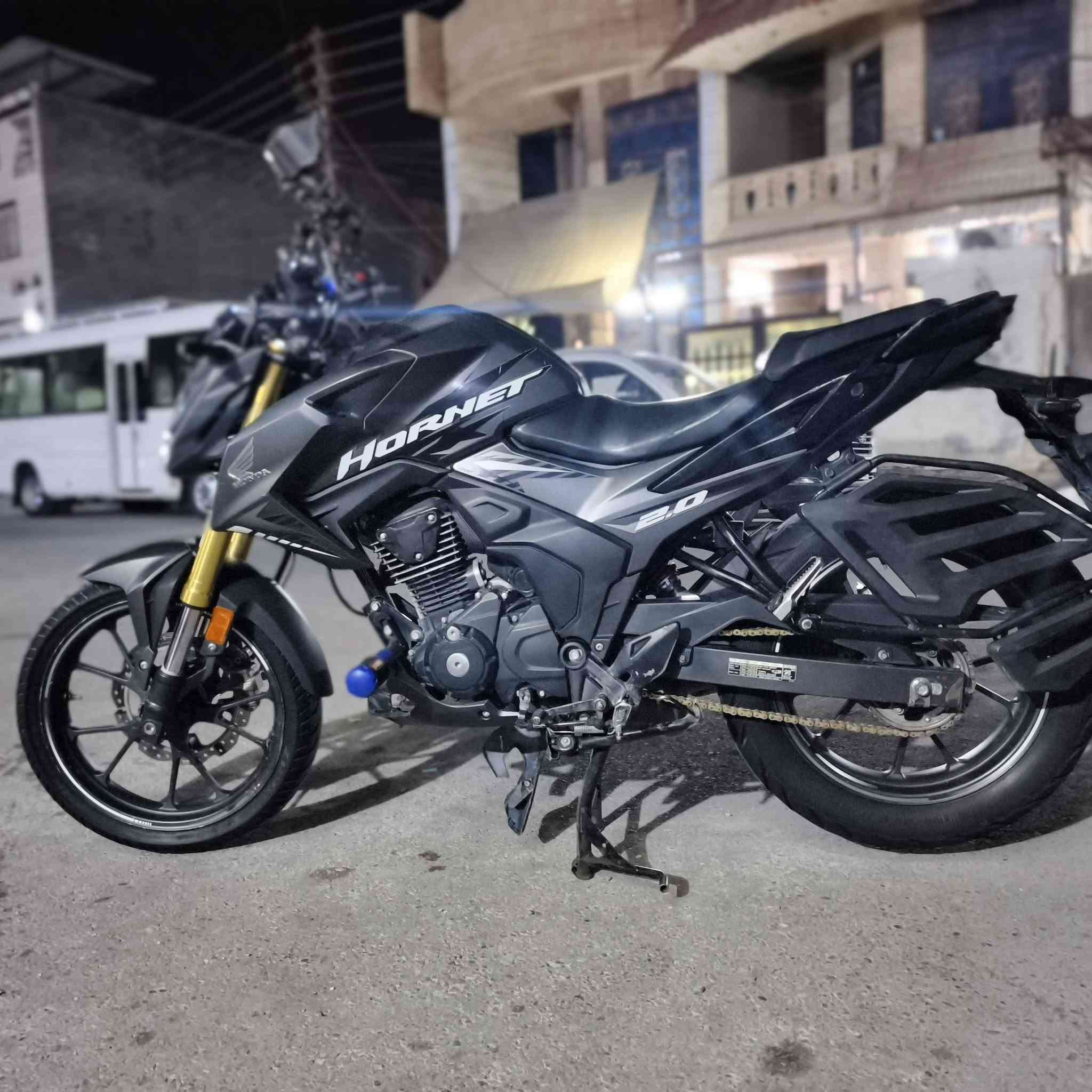سلام عليكم هونداي هورنيت غنيه عن تعريف دراجه حلوه نضام ايبي اس بسم ولد صاحبي شركه مالها عجله خليج مكانها كراده سعر ٣٥٠٠وبي مجال للطيبين ***********
دراجه مكلوبه مو تكولون شبيها بس ستيرن بي عواج قليل كلش مو ماشه ستيرن
