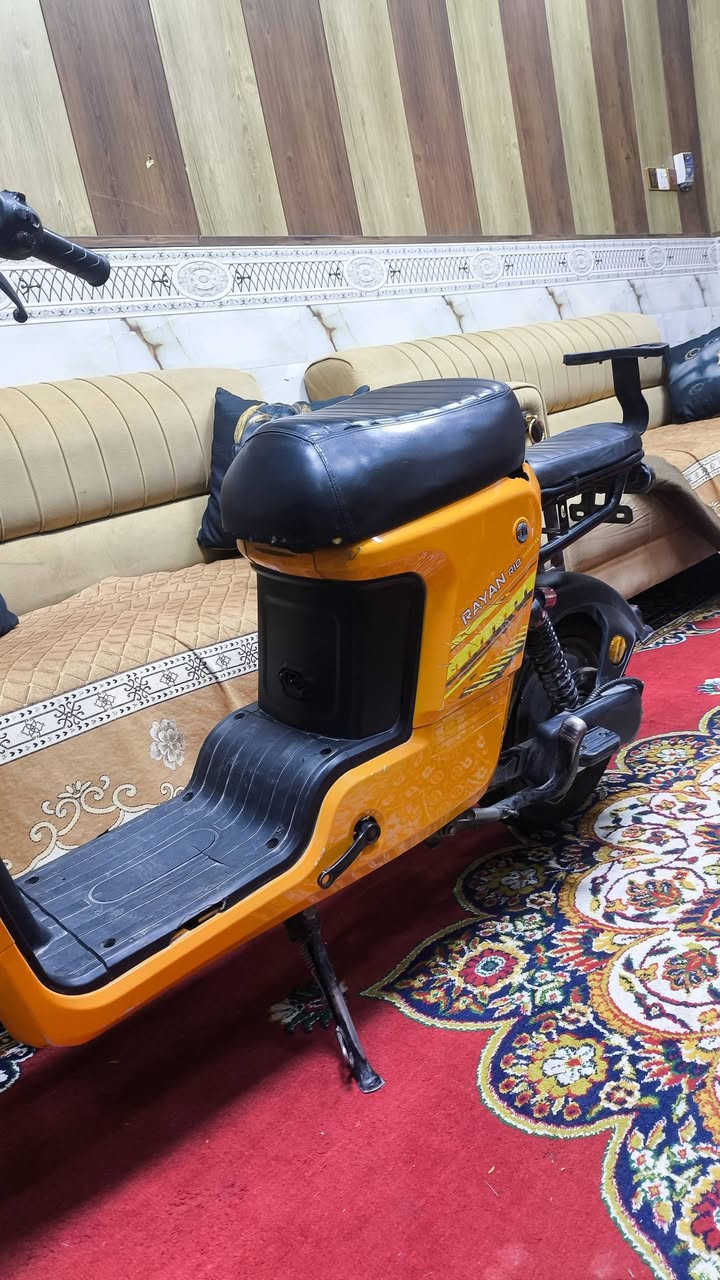 السلام عليكم
دراجه شحن R10
نضيفه 
اشاير يمنه يسره اربع اشايره 
لايت عالي ناصي 
ملف 1500
غراضهه كاملهه 
بس التجوه طاكه 
سعر 350 وبيهه مجال بسيط
مكاني نجف الاشرف حي الوفاء شارع عشرين مقابل الجزيره بدايته 
للتواصل واتساب 
***********
