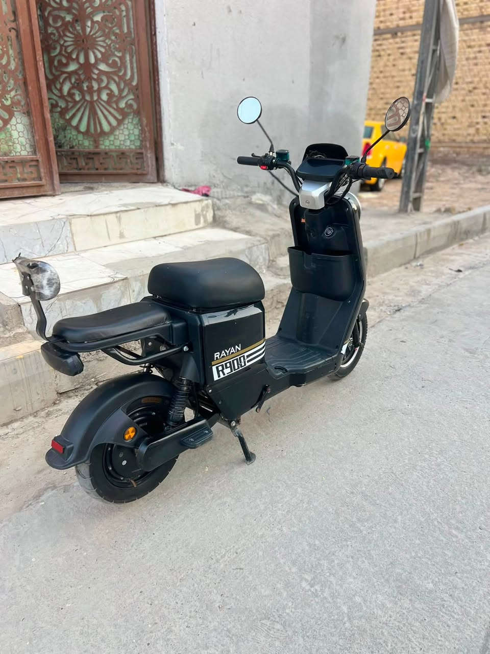 السلام عليكم دراجه ار 900مديل 2025 شركه الريان معروفه بل سوك بطاريات 5دبل كبار دراجه جديده كل نقص مابيها ماشيه 988ميل مو الف مواصفاتها معروفه شكلها شكل ار 11 اشاير حاجب لكزز يمنه ويسره وبيها رباعي دراجه ثلاث سرع سرعتها 90 سكليتر رياضي جوكر لايت عالي ناصي مع سكن مقسم دراجه جديده مامتعوبه شاهد اللة تجي شوفك بعينك ماتاخذها اذا ماتفحص تقتنع يلا تأخذ السعر 450 بيها مجال لشراي مكاني ناصريه مركز رقم ***********

