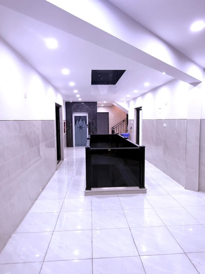🏢 بناية تجارية حديثة للإيجار – بغداد
📍 الموقع: بغداد – حي القاهرة – سوق علي نعمة
🏢 البناية: حديثة البناء 2026
🔹 3 طوابق
🔹 12 قاعة/غرفة كل طابق يتكون من 4 قاعات 
🔹 مناسبة للعيادات والمراكز الطبية والمكاتب والشركات 
🔹 صحيات (WWC) لكل طابق وقاعة
🔹 منظومة كاميرات مراقبة متوفرة داخل البناية  
🔹 منظومة إطفاء وحماية من الحريق
🔹 تتكون بناية من مصاعد  داخلي حديث وخارجي لنقل  الأغراض وتحتوي البنايه  على  سلم الأمان
🔹 موقع مميز وسهل الوصول

📸 الصور والفيديو توضح تفاصيل البناية من الداخل والخارج.
📞 للاستفسار والحجز:
***********

📩 للمزيد من التفاصيل راسلنا على الخاص

#بناية_للإيجار #بغداد #حي_القاهرة #سوق_علي_نعمة #عقارات_بغداد #للإيجار
