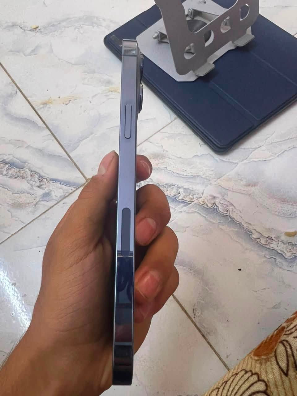 13 pro max 
نموذج n 
امريكي 
ذاكره ٢٥٦
بطاريه ٨٤ 
جهاز بلادي 
( كامره الزوم والبورتريه شغالات بس مو واضحات )
عدسه واسعه كلشي مابيهه 
وبي صفار بطرف الشاشه كلش زغير مابي كل تاثير ضمان 
( صار بسبب حراره )  
السعر 500
مكاني النجف حي الميلاد 
***********
