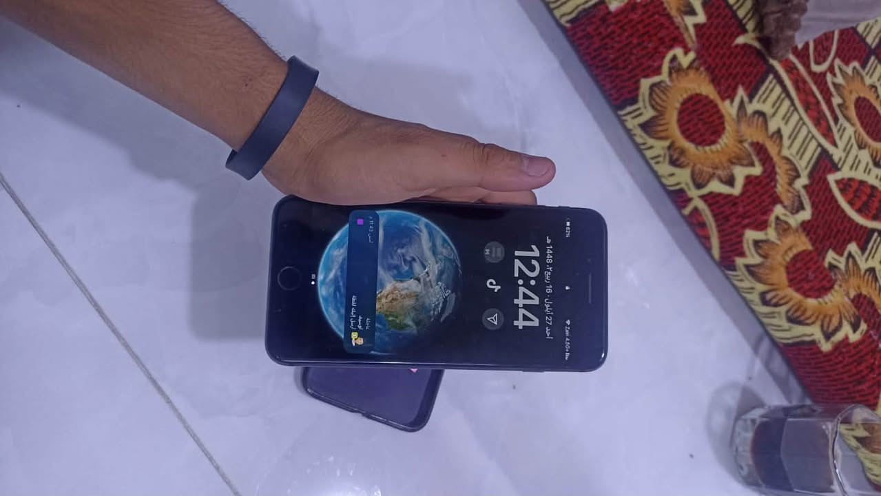 السلام عليكم 

ايفون 8 بلاص للبيع

الجهاز بلادي مبدل بطارية فقط 

البطاريه تقره 100🔋

شاشة بلادية 
 
البصمة شغالة 

كامراتة حلوه 

قيم بما يرضي الله 

ذاكرة 64
