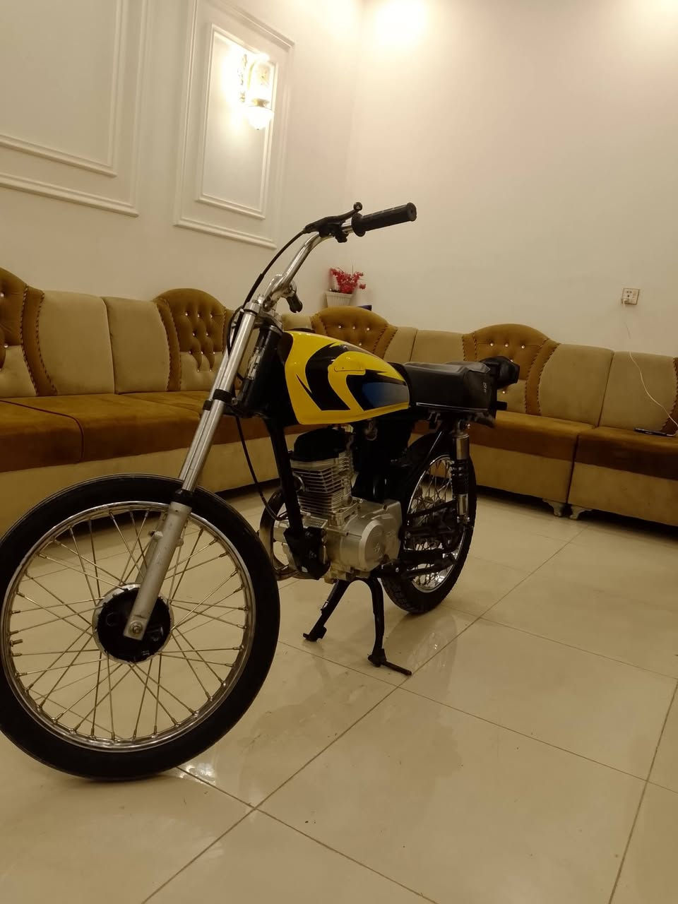 سلام عليكم 
دراجه البيع مكينتها سيجي نامه مفتوحه بس ولفات 
دراجه اوراق سكنر تعميره كله جديد مكان نجف 

***********
