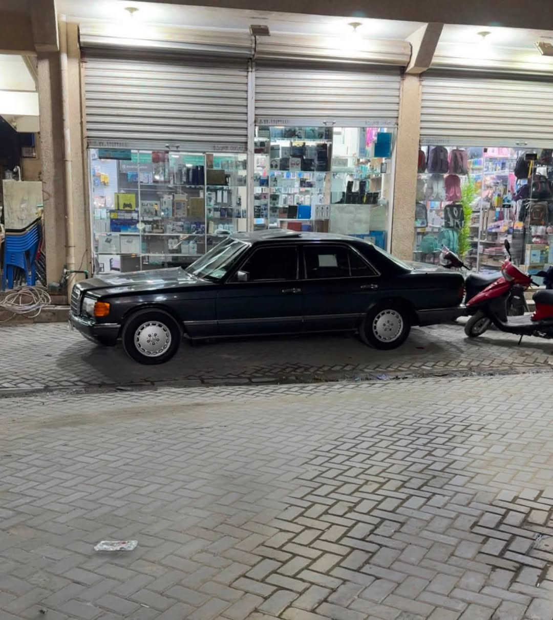 سلام عليكم الحلوه 🖤للبيع او للمراوس حسب الرغبه
مارسدس بنز رئاسي  موديل 1990 سياره بلاد
SE300 المحرك سته سلندر قبغ اسود المرغوب
كشنات قديفه داخل بلادي 

موصفات الحلوه 🖤
🖤اريل كهرباء 
🖤سلايد طكتين
🖤دبل فيت بم 
🖤دبل مروحه 
🖤داخل صاج جام كله كهرباء
🖤تبريد بلادي شغال ثلج 
🖤سستم بردات اصليه بلاد 
🖤مكينه كير بلادي مكفول 
🖤سياره مصبوغه للجماليه فقط 

اي استفسار اتصال ع رقم ***********
مكان اعظميه للبيع او للمراوس حسب القناعه
