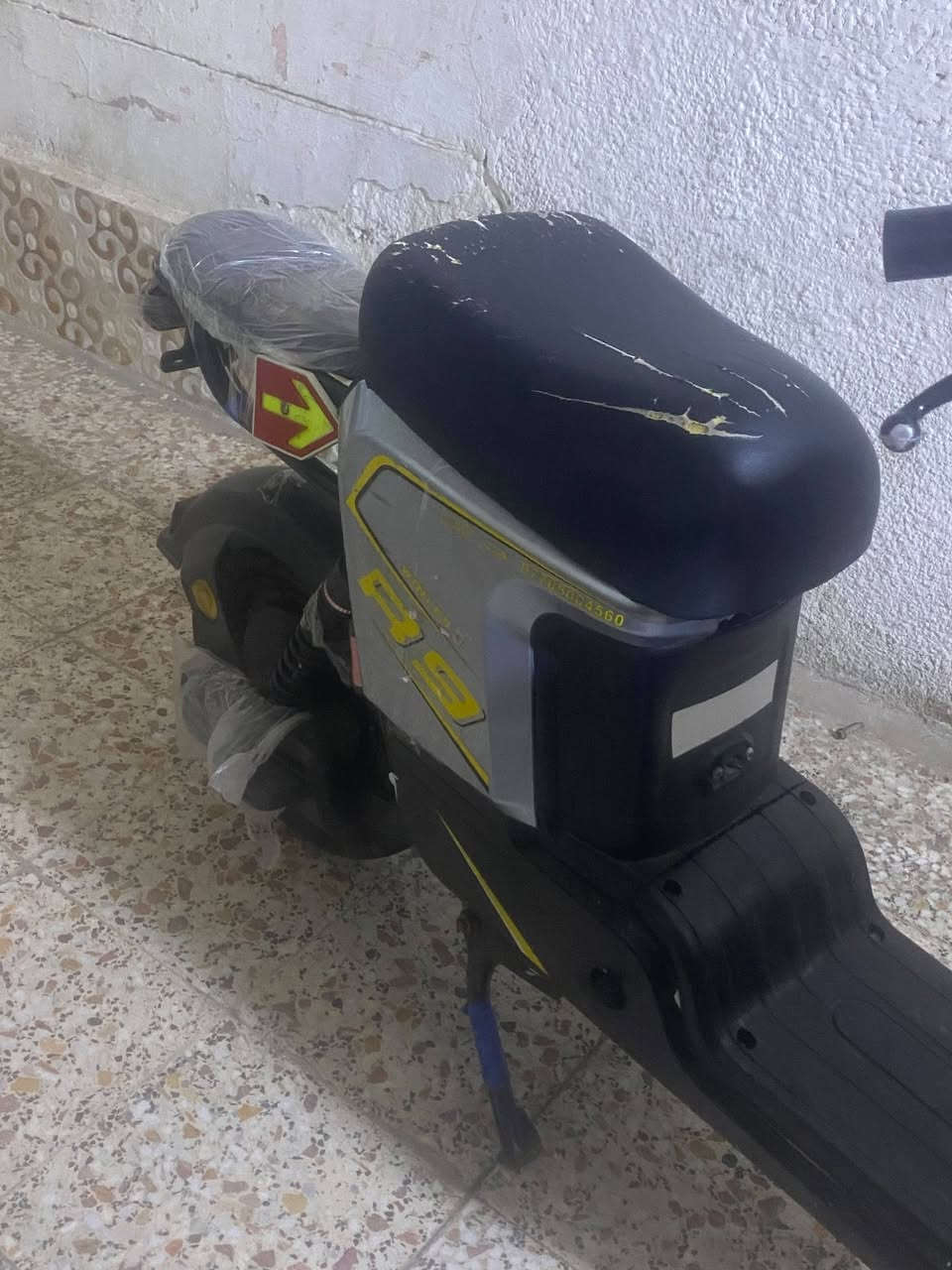 دراجه نوع R9 الدراجه شغاله مابيه شي كلشي موضح بالصور لا تكلي صوره بس بطاريات متفوخه 16امبير كوريا MR  بس تمشي وكلشي مابيه كلشي بيه شغال كلشي موضح بالصوره الدراجه خير من الله الشراي تفيده السعر 220وبيه مجال للشراي العنوان بصره قبله الرقم ***********
