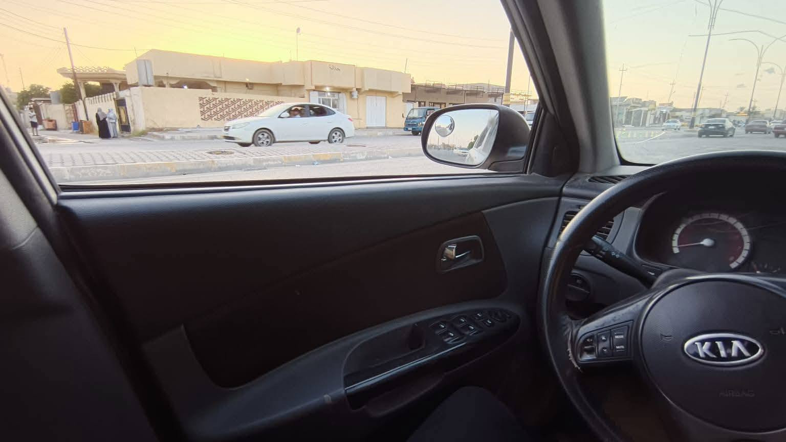 كيا ريو برايد أدوات مكصوص صدر تواير كير جدد سياره حلوه وناعمه بيها صوت ابطاله بالمحرك فقط سعرها حيل مناسب 28قفل 
***********

