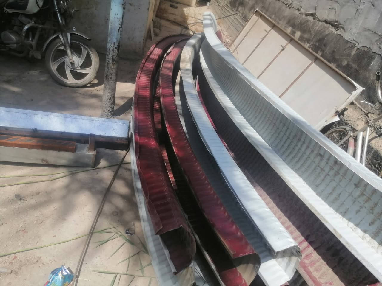سقيفه ٤ونص عرض طول ٣ للبيع وبسعر مناسب بلية ثقيل مستعمله شي قليل للاستفسار الاتصال على الرقم *********** او وات ساب

