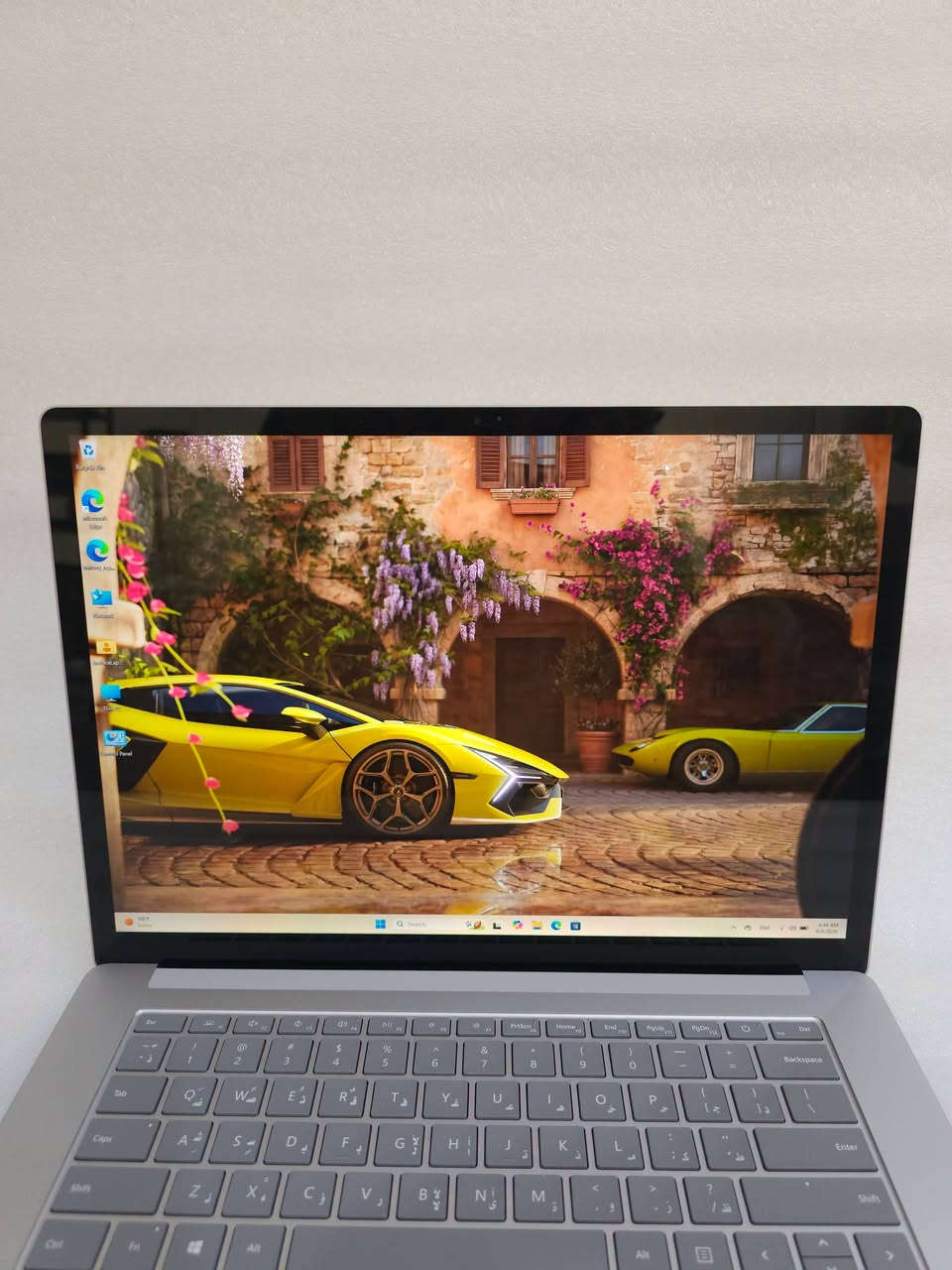 ✨ أناقة الـSurface… وحالة بطارية استثنائية.

🔥 Microsoft Surface Laptop 3

• 🧠 Core i7 – الجيل 10
• 💾 RAM 16GB
• 🚀 SSD 256GB
• 🔋 البطارية بحالة ممتازة جدًا — دورتان شحن فقط، يعني استخدام قليل جدًا للبطارية

💻 مناسب للدراسة والجامعة
📊 العمل والبرامج المكتبية
🌐 التصفح وتعدد المهام
💻 البرمجة
📂 الاستخدام اليومي والملفات

🤍 جهاز أنيق وعملي من سلسلة Surface، بمواصفات مرتبة وحالة بطارية مميزة جدًا.

💎 Surface Laptop 3 — اختيار أنيق، عملي، وحالته تحچي عن نفسه.

🔥 **Core i7 | RAM 16GB | SSD 256GB | بطارية بدورتين شحن فقط**

💰 سعر منافس!
🚚 توصيل لجميع محافظات العراق
🛡️ ضمان 10 أيام
📩 للاستفسار راسلونا خاص أو واتساب على ***********
