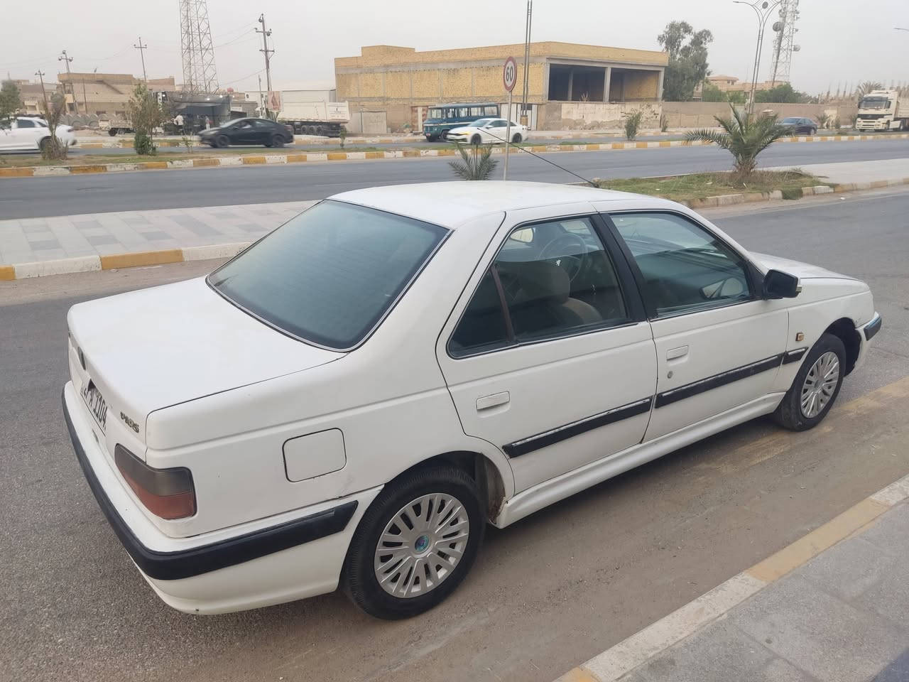 السلام عليكم سيارة بيجو بارس موديل 13 مكينه جديدة تبريد حداديه شغال كهربائيات كامله السعر 36.   ***********
