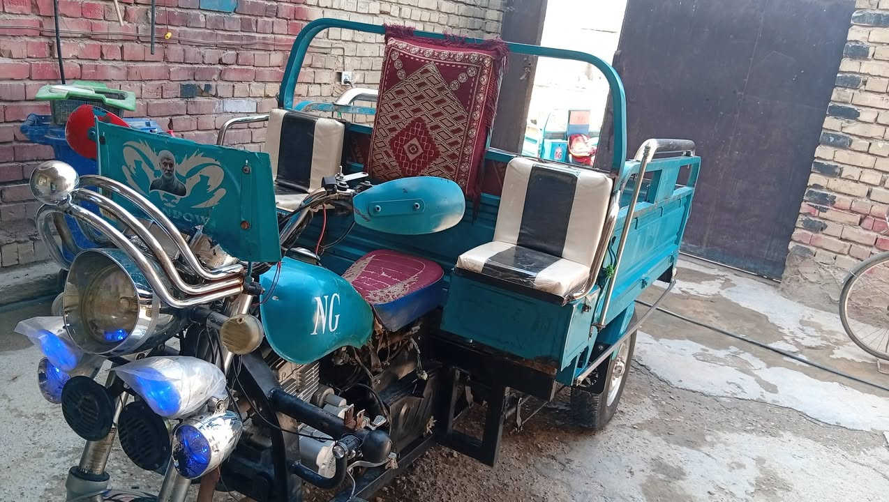 سلام عليكم 
   لبي ع       ستوته  صقر البلال الصلي 
                  اوراق كامله الصليه مالته
ستوته نضيفه. مثل مامضح بصوره 
                 لون سمائي 
                  ركبه مكفوله من لحيم
المكان العبيدي قرب فلكت العبيدي
وباقي تفاصيل عل ***********
                  غير متواجد عل فيس
