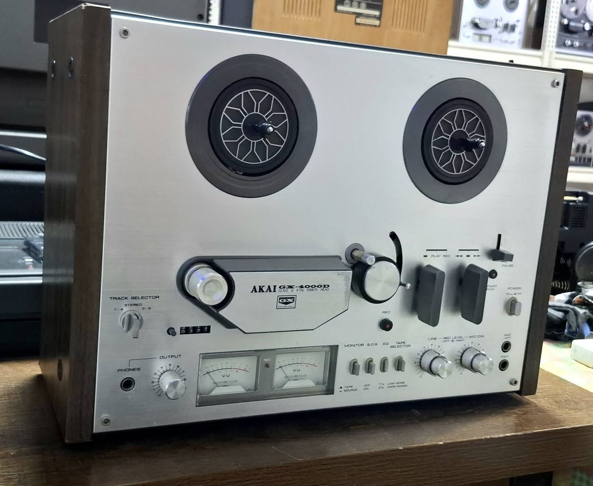 AKAI 4000D GX
تیب بكرة اكای 4000 دی جی اکس
انج 7
سرعة  2
تراك 4 
نظیف و شغال 
مركز اربیل للصوتیات  عنوان اربیل سوق منارة
واتس اب / ***********
