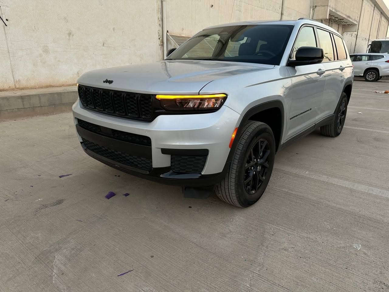 Jeep Grand Cherokee Altitude 4x4
مواصفات (Altitude 4x4)
واحد باب صبغ بدون دواخل بدون ارباك
ماشي (31.000)
سعر نهائي ; 265 $
Vin: 1C4RJKAG3R8549069
مكان اربيل قريب من ماجديموول
Whatsup; 
***********
***********
