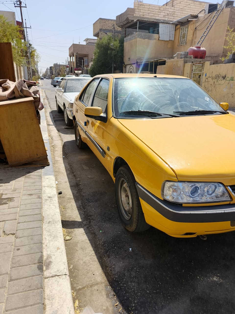 السلام عليكم سياره 405 مديل 2016 السياره بدي خير من الله تعمير خياسات لا ضربه ولا تبديل كهربائيات كلهه شغاله لايت زنون شمسي السيارة بسمي سنويه 2031 مصفره هيئه غرامات كير حداده تخم تاير كله كفاله بس المكينه تبخر فقط والباقي مابيه أي شي رقم بصره  المكان بصره قبله *********** السعر 37 وبيهه مجال غليل تحويل ثاني يوم
