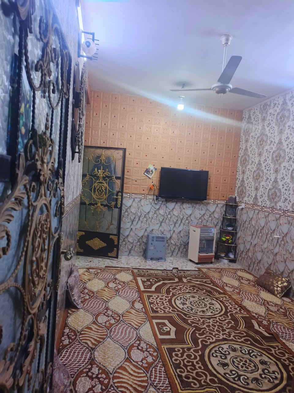 السلام عليكم بيت للبيع المنطقة ابو درع مساحة ١٠٠ قاط اونص اول فرع بل منطقة مقابل ام الكبر  منطقة كافه الخدمات بيه السعر 90 اوبي مجال  للستفسار *********** او امراوس ابحي الكوفه

