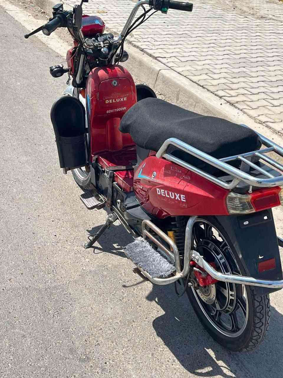 سلام عليكم للبيع دراجه شحن هارلي 5 بطاريات نضيفات وبعدهن جدد جاهزه ونضيفه رايده ب270 وبيه مجال مكاني بغداد ***********
