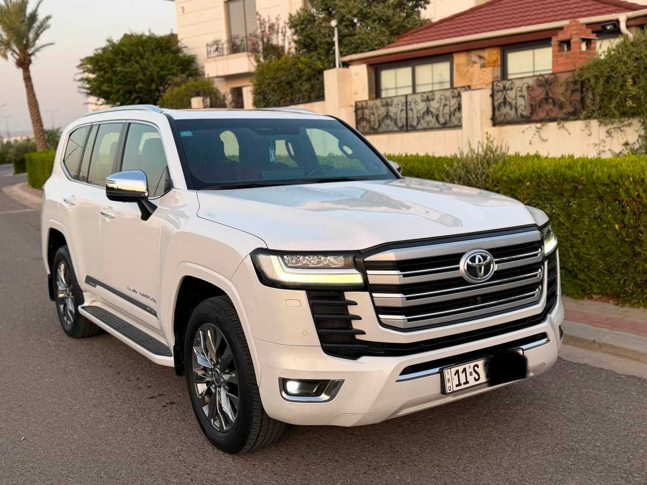 لاندكروزر  VXR موديل 2023  توين تيربو .🌹مواصفات . ابواب شفط كشن سايق خزن ذاكرة سلايد استيرن كهربائي تبريد تدفئة بالكشنات  4 كامرات رادار لايت عدسه متحركه كشنات كهربائي الاماميه ولخلفيه سماعات JBL بعد هواي بيها مواصفات ل VXR تجي فول مواصفات . سياره كفاله بشرط الفحص اي استفسار  ***********
