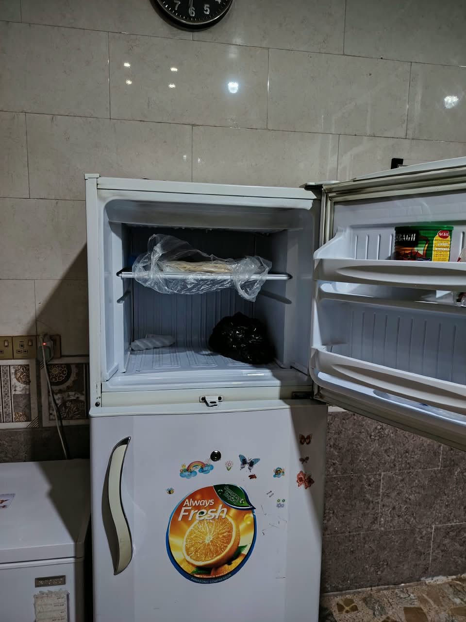ثلاجة كونكور الحجم الكبير تجميد وبرودة مستعملة ونظيفة حيل مثل ماموضح بالصورة العنوان الانتفاضة الثالثة السعر 225 وبيهه مجال 
***********

