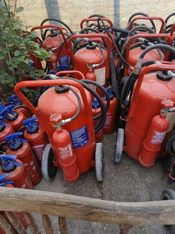 ٤٠ طفاية ٦كيلو
١٦ طفاية عربانة كبيرة
١٠ وسط فوم
ابيع شلع ليفيدنة يتصل ***********
