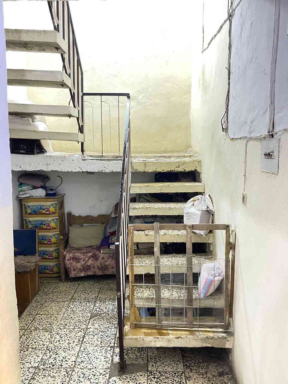 بيت للبيع  🏠
بيت ١٤٤ م نظيف
 دار يحتوي على ٥ غرف نوم
مطبخ منور خدمات عدد ٤
الموقع بغداد مدينة الصدر قطاع ٢٦ 
للاستفسار ☎️ ***********
