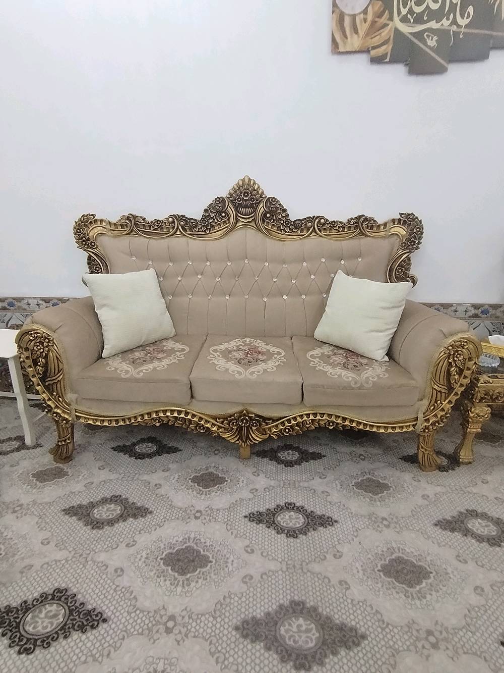 تخم ملكي خشب اصلي استعمال قليل جدًا يجي عشر مقاعد و تلث طبلات ثگال وحده كبيره و اثنين صغار السعر 600,000 الف دينار عراقي وبي مجال ***********