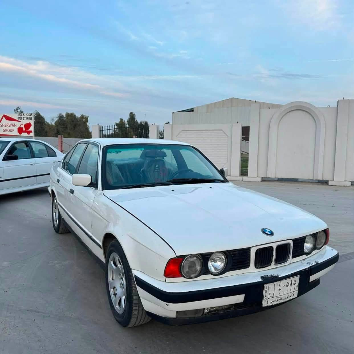 سلام عليكم bmw 525i موديل 1991 كير اوتو كير ومحرك شرط سياره حلوه و مرتبه تبريد تدفيه شغال سياره بي ضربه جاملغ امامي دواخله مرتبه رقم كركوك عضم عاج شرط تحويل  دفتر بانزين هم موجوده و عليها 300 الف غرامه انزلك من سعره كهربائيات كامل شغال بدون نقص سياره وسعره مناسب شراي يخابر و يدلل سعره 40 وبي مجال حك جيه *********** مكاني كركوك
